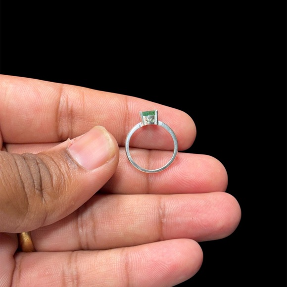 Emerald 925 Sterling Silver Ring – 1 Carat Oval Cut, Size 4.5 - Picture 4 of 6
